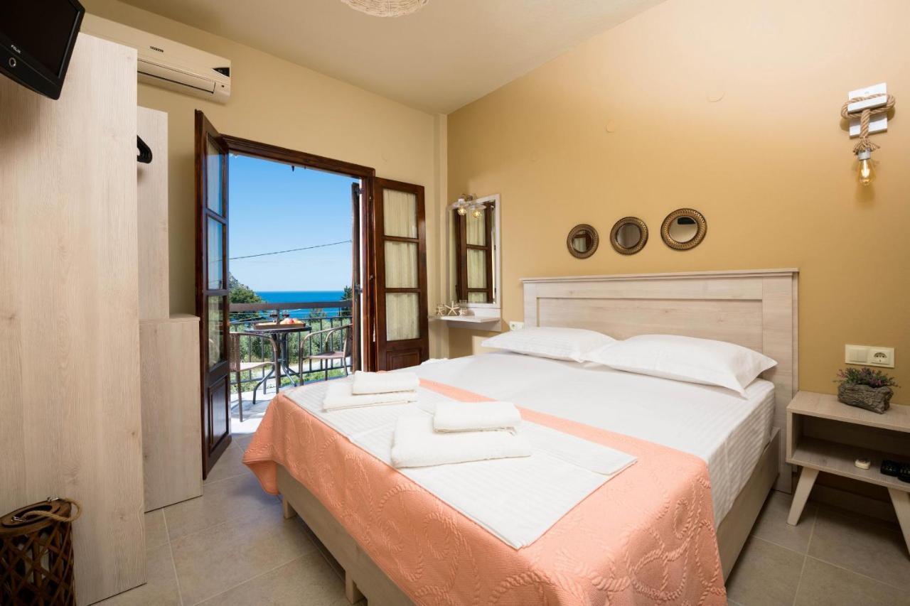 Pension Sotiria Коинира Экстерьер фото